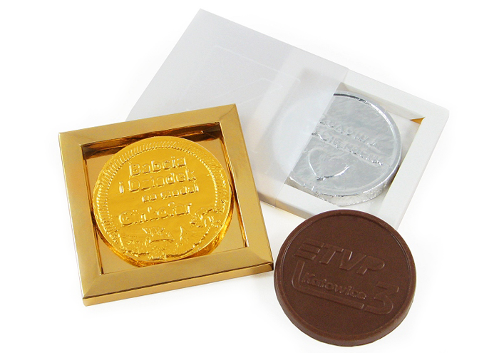 Personalizowane medale z czekolady w białym pudełku reklamowym