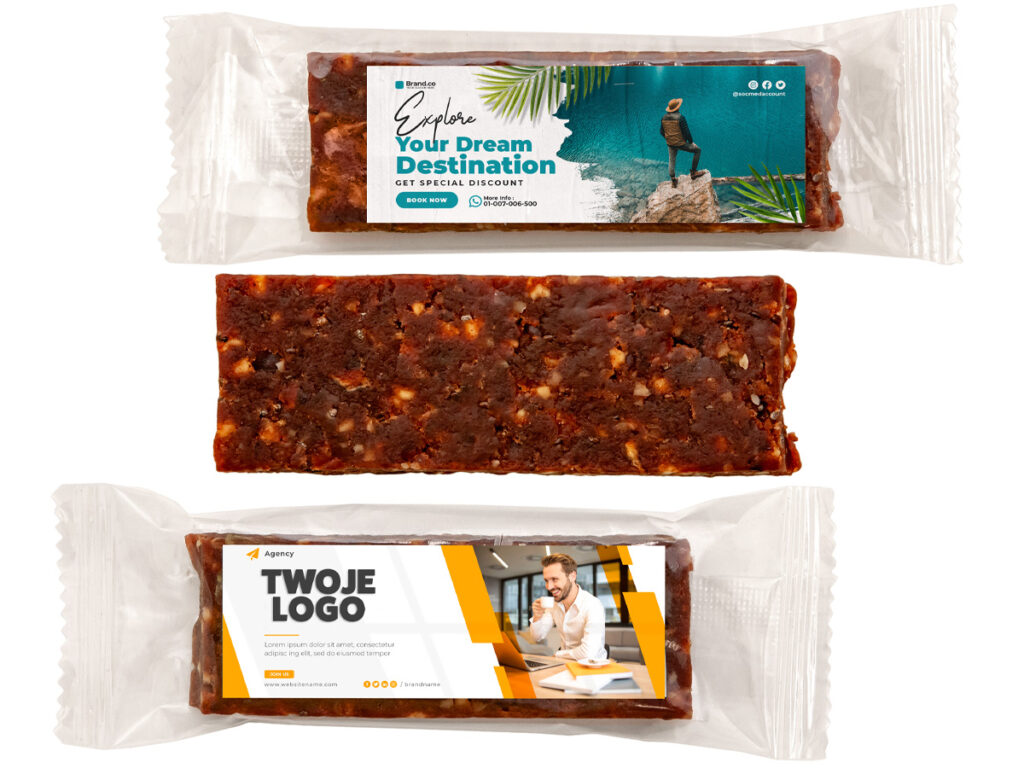 Baton owocowy z nasionami chia zapakowany w foliową saszetkę z logo firmy