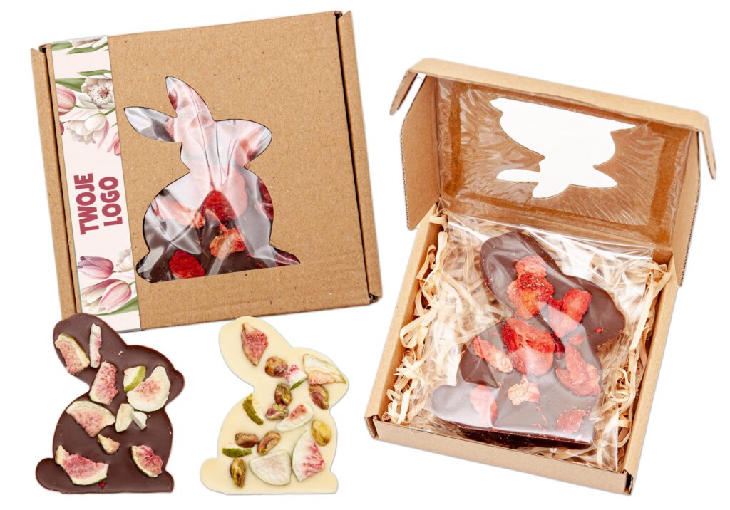 Upominek wielkanocny z firmowym nadrukiem i czekoladką na sianku