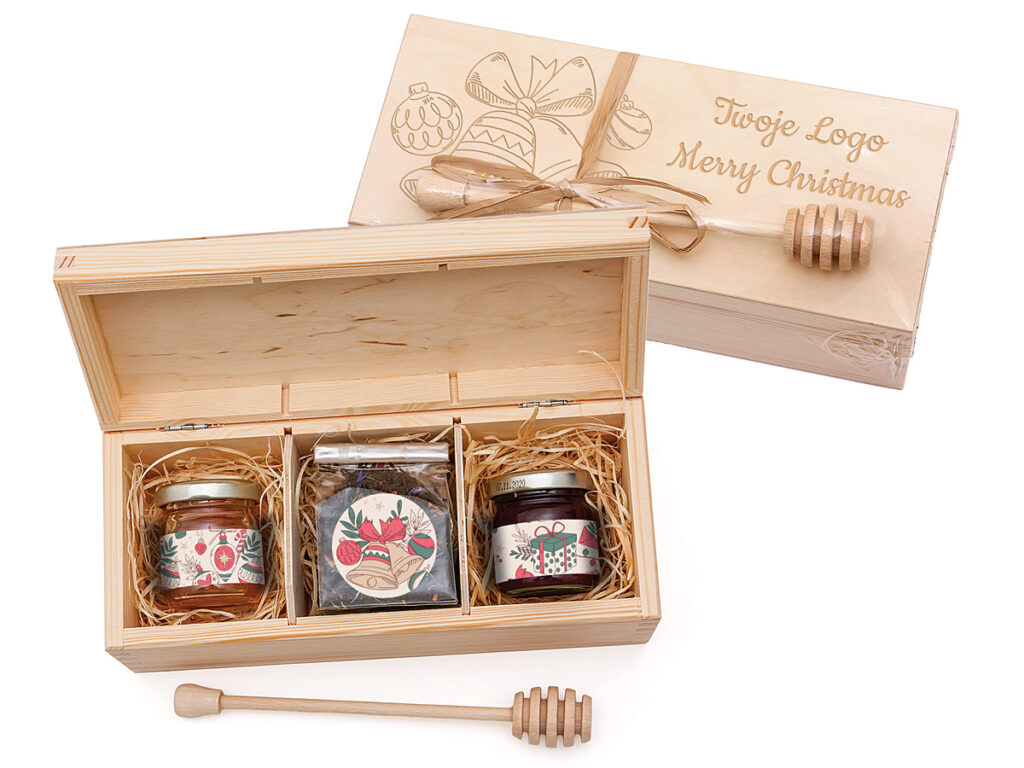 Zestaw zimowy z miodem wielokwiatowym, konfiturą i aromatyczną herbatą świąteczną w drewnianym pudełku z grawerem logo firmy