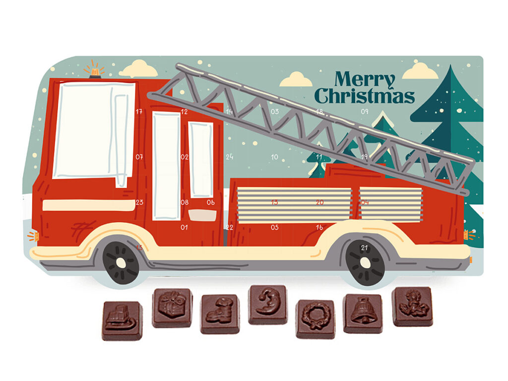 Świąteczny kalendarz w opakowaniu kartonowym w kształcie wozu strażackiego z numerowanymi okienkami i logo klienta