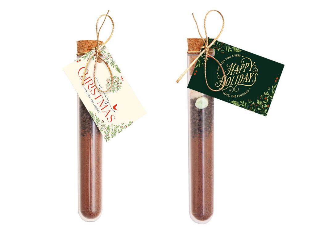 Firmowy prezent – fiolka z kakao i piankami z logo klienta na zawieszce